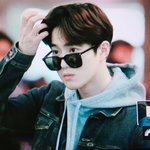 [EXO] 오늘 김준면 <b>공항</b>플뷰나봐 ㅈㄴ개이쁨
