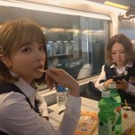 언니쓰 단체로 <b>교복입음</b> 위화감 제로다ㅎㄷㄷㄷㄷ