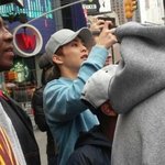 [시우민] 뉴욕 스트리트 <b>묘기</b> 구경하는 시우민