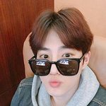 [EXO] 오늘 하루<b>종일</b> 똥머리하고 있다가 잘려고 풀었는데