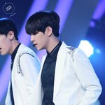 [EXO] 어깨에 <b>포인트</b> 들어간.수트 개좋아했늠