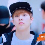 [시우민] <b>공항</b> 시우민 이거 실화냐?