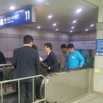 동대구<b>역</b>에서 경호원차랑 한 대랑 경찰 오토바이 두대가 <b>앞</b>에서 가는길...