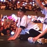 [EXO] <b>단체</b>사진에서 민석이 왜 이런 <b>포즈</b>ㅋㅋ