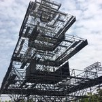 뭐지 <b>흉물</b>인가 했는데 무대래