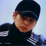 [시우민] <b>앞사람</b> 뜷어지게 쳐다보는 시우민