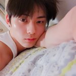 <b>황민현</b> 1픽인 사람ㅠㅠ?