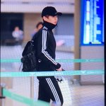 [시우민] <b>공항</b>에서 희매찾는 시우민ㅋㅋㅋ