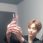 [시우민] 시우민 꼭 자기같은 폰<b>케이스</b> 들고ㅋㅋㅋ