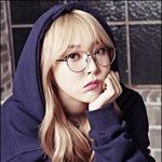 안경 쓴 <b>모범</b>생 느낌나는 아이돌