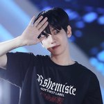 [EXO] 이사람 인스타에 콘 티켓 무료나눔 하는데