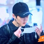 [시우민] 시우민 하다못해 공항에서 <b>마스크</b>쓰는것도