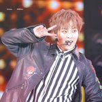 [시우민] 시우민 귀엽게 <b>브이</b>ㅇAㅇ<b>V</b>