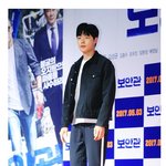 보면 볼수록 매력적인 대세배우 류준열 보안관 <b>VIP</b> 시사회 패션!