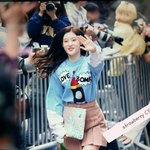 오늘 뮤뱅 출근길에 상봉한 전소미-정<b>채연</b> jpgif