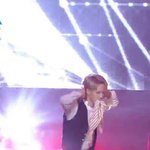 [프듀2] 어제자 쉐입옵유 김동한 발카메라.jpg