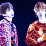 [백현] 170513 백<b>현</b>이 멘트하고있는데 민석이가 기대는중ㅋㅋㅋㅋㅋㅋ
