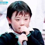 [프듀2] 박지훈 마이크 잡는거 겁나 <b>한결</b>같음