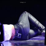 [EXO] <b>우와</b> 허리에 마이크를 이렇게 고정하는규나