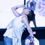 무대에서 <b>포스</b> 넘치는 아이돌