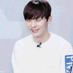 황민현 눈웃음 매력적이지않냐