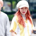 예쁘게 찍어준 기자에게 감사를 표하는 현아