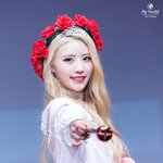 꽃과 함께<b>여서</b> 더 아름다운 아이돌