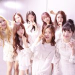 오늘 <b>더</b><b>쇼</b>에서 러블리즈가 912일만에 1위했어! 축하해주라..ㅠㅠ