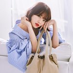 [신민아가방] 매력넘치는 신민아가 들고있는 가방! 구매<b>충동</b>~~~~