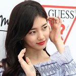 [왤케예뻐] 수지 게스 팬사인회 패션!!