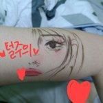 나 <b>팔</b>에 화장품으로 그림그렸음ㅋㅋㅋㅋㅋ