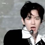 [백현] 와! 노래 의상 몸매 춤선 쩌러 배켜놔 ㅠㅠ