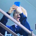 [NCT] <b>남색</b> 계열 옷에 파란 케이스라니 난 죽었다