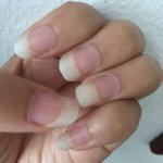 [댓글부탁해] 손톱에 하얀색 <b>반달모양</b> 없는애 있냐