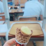 [EXO] 칭<b>구가</b> 아스크림 위에 빵 올려줌