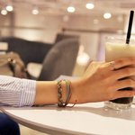 여름에 이런 커플팔찌 어떤가요??