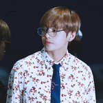 [방탄소년단] 얘드라 태형이 이날 <b>셔츠</b> 어디껀지 아는애있니