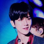 [EXO] ㅁㅊ변백현 흑발에 <b>이옷</b>은 분위기 또 다르네