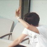 [EXO] ㅁㅊ백현이 손에 들고있는거 뭐냐