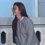 <b>앞뒤</b>로 입을 수 있는 경수진 맨투맨