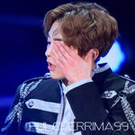 [시우민] 시우민 이거 화장품<b>cf</b> 맞지?