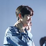 [백현] <b>뒷목</b>을 이렇게 섹시하게 잡는 남자 또,