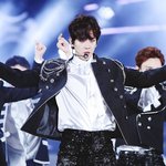 [EXO] 준면이 백현이 손에 맞은것같이 나옴