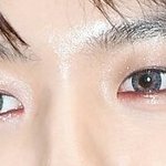 [EXO] 백현이 눈 <b>밑</b>에 바른