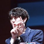 잡고 싶은 예쁜 손 <b>소유자</b> 男돌