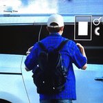 [시우민] (시우민)차를 거울삼아 <b>옷매무새</b> 정리하시는