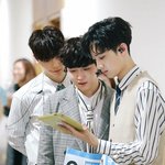[프로듀스] <b>한</b> <b>손</b>으로 아이패드 들고있는 관린..