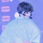 [EXO] 난 이거 무늰줄 알았는데 민석이 <b>옷</b>에 <b>키</b>링 단거래 헐...