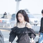 [EXO] 가녀린어깨가 돋보이는 코디를한 이<b>린잉</b>