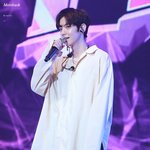 [백현] <b>셔츠</b> 넘 커도 예쁜...